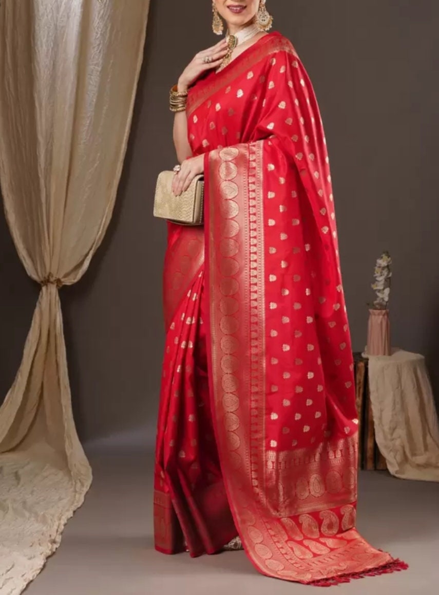 Floral Zari Banarasi Saree, Red & gold-toned banarasi saree, woven design with woven design border, Saree With FREE Matching Petticoat