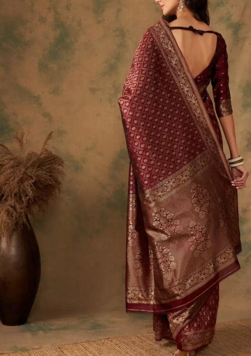 Woven Design Zari Banarasi Saree, Maroon gold-toned saree, Woven design saree with woven design border, Saree With FREE Matching Petticoat