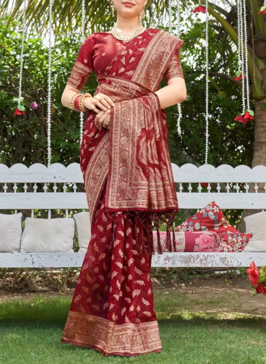 Red Gold Ethnic Motifs Woven Design Zari Detailed Pure Cotton Chanderi Saree for Bridal Puja Elegant Indian Festive Banarasi Style Gift Set