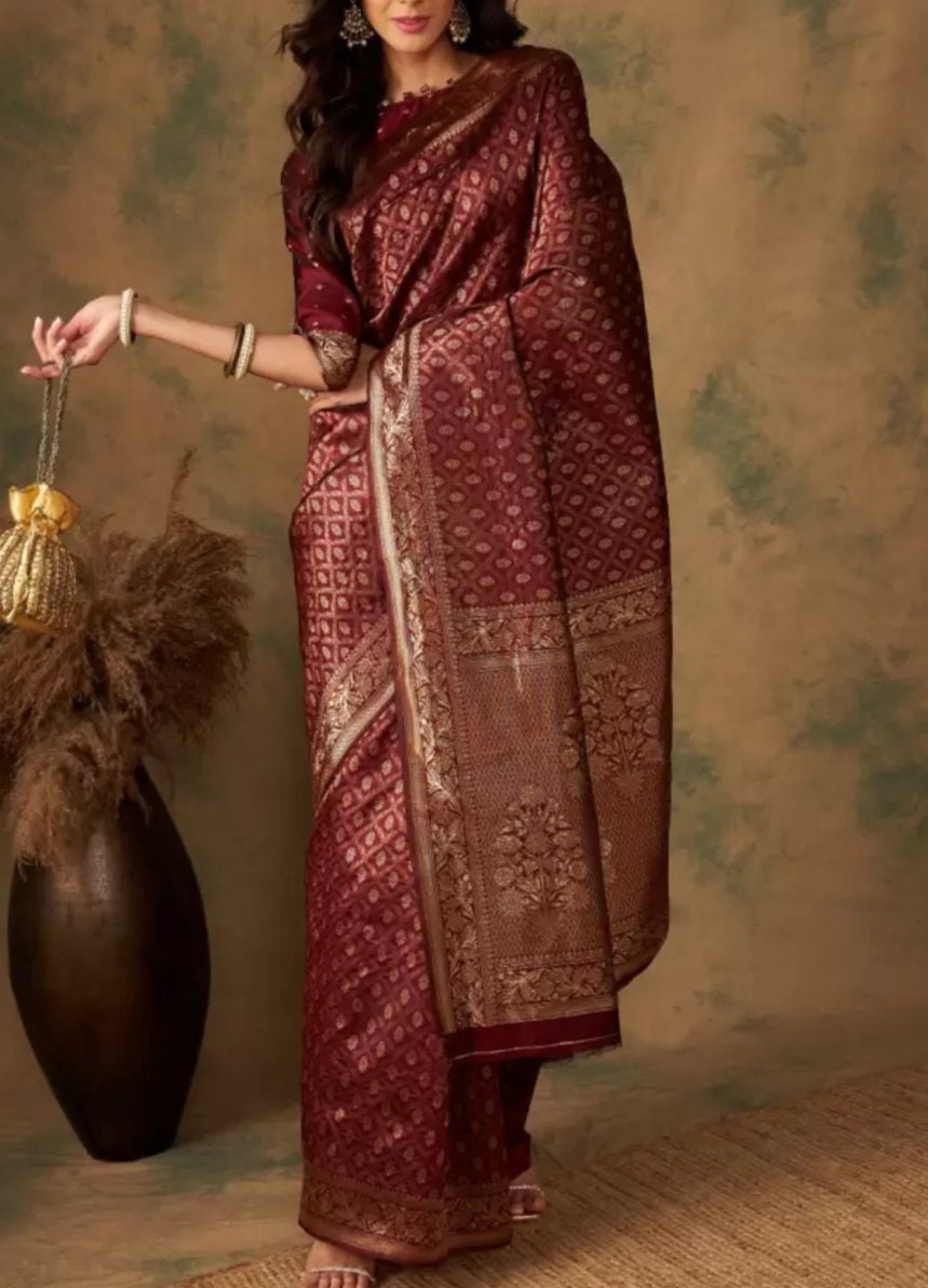Woven Design Zari Banarasi Saree, Maroon gold-toned saree, Woven design saree with woven design border, Saree With FREE Matching Petticoat