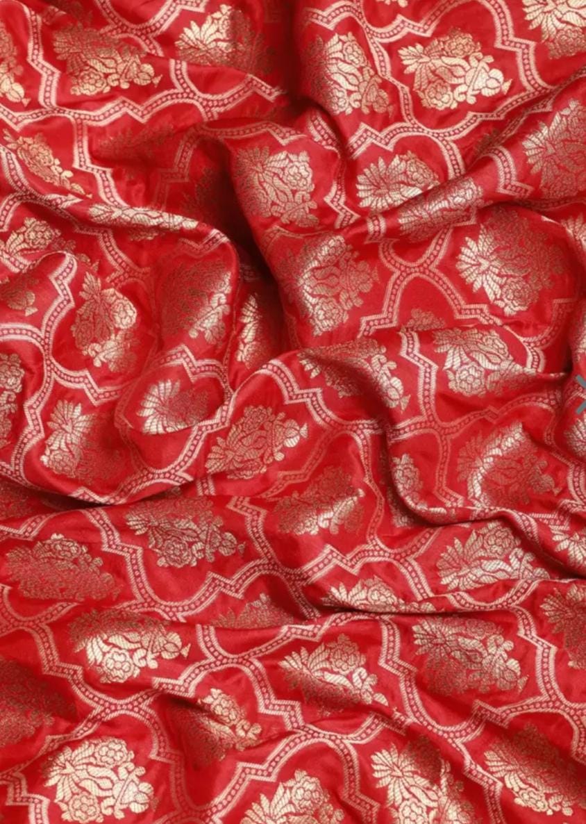 Red Ethnic Motifs Zari Pure Silk Kanjeevaram Saree with FREE Matching Petticoat Elegant Bridal Saree Ideal for Weddings Indian Celebrations