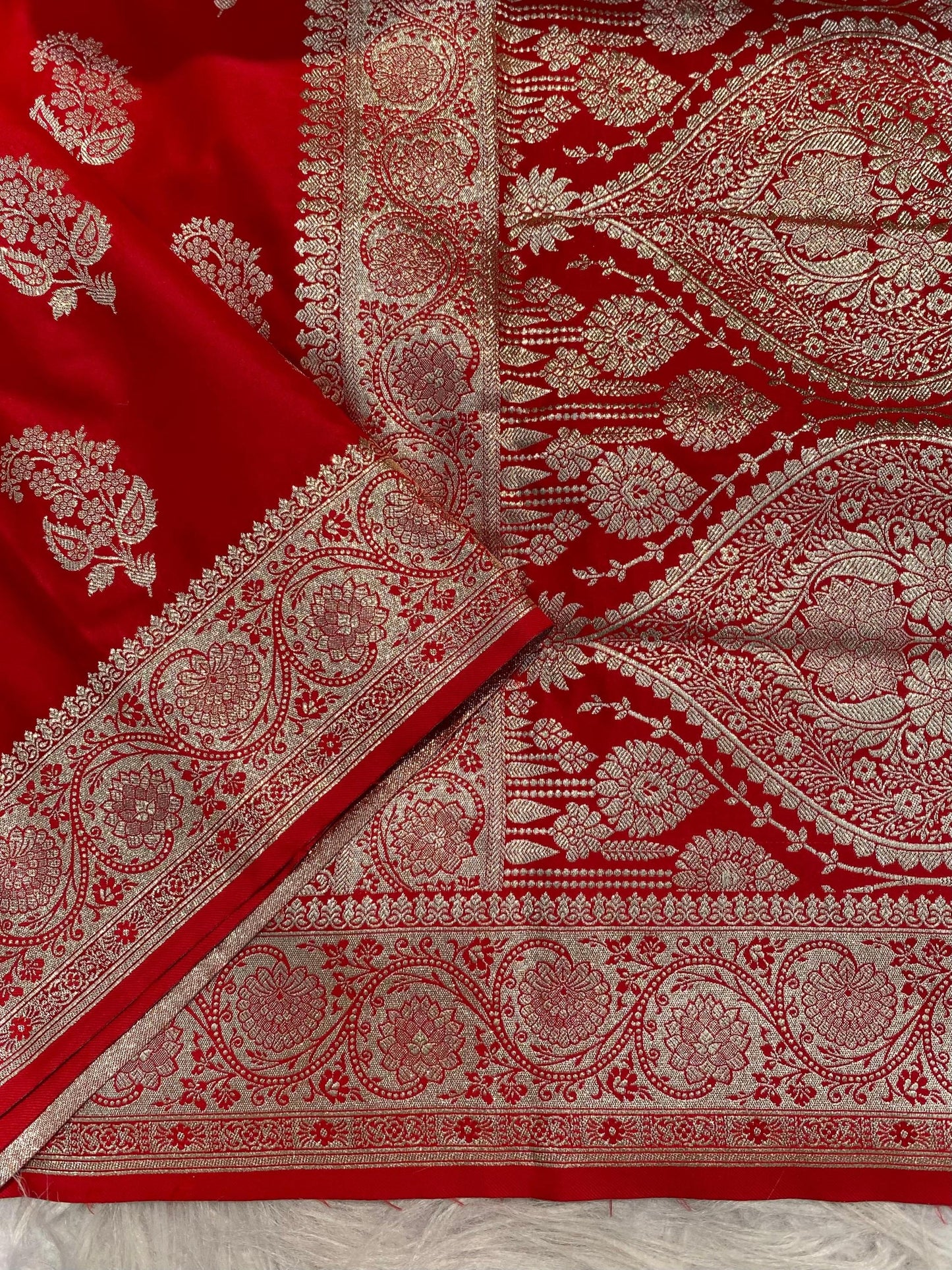 BRIDAL RED Banarasi Mushro Satin Silk Saree with Intricate Zari Weaving – Luxurious Traditional Attire for Special OCCASIONS