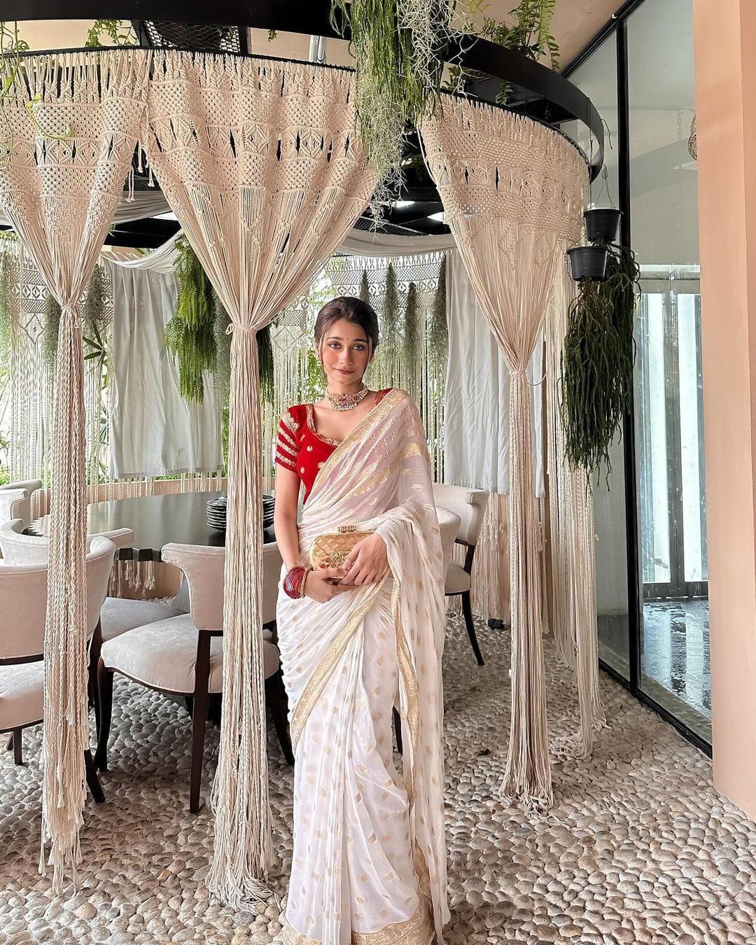 Red and White Viscose Georgette SAREE with Contrast Blouse and Free PETTICOAT Perfect for FESTIVE and Party Wear
