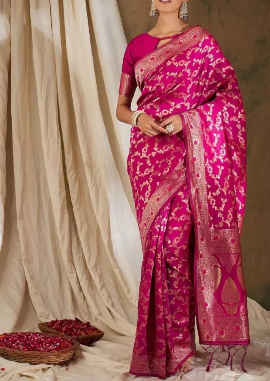 Pink & Gold-Toned Floral Woven Design Zari Banarasi Saree, Floral woven design with woven design border, Saree With FREE Matching Petticoat