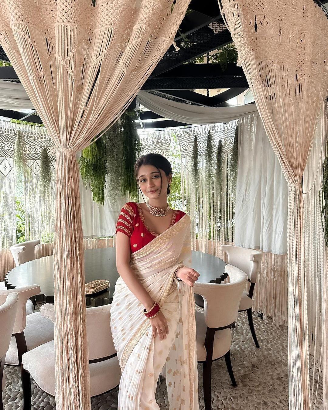 Red and White Viscose Georgette SAREE with Contrast Blouse and Free PETTICOAT Perfect for FESTIVE and Party Wear